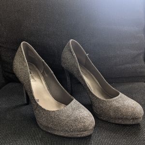 Gray Silver Sparkle Pumps